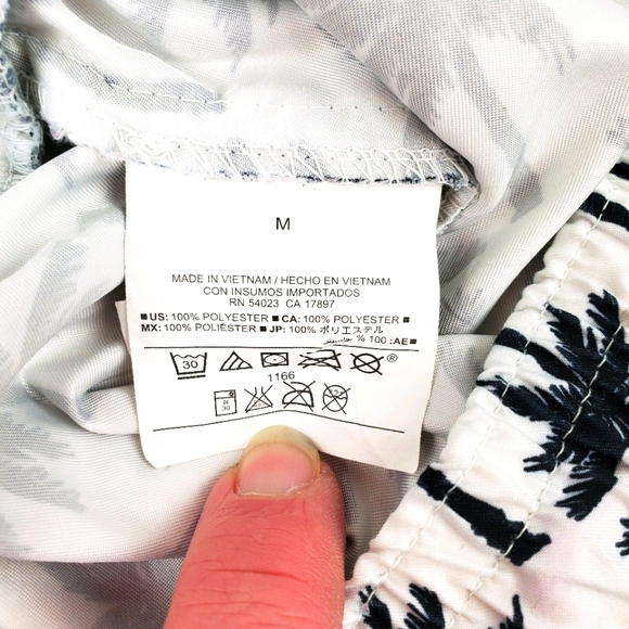 Old Navy Palm Tree Print Shorts - Picture 3 of 4